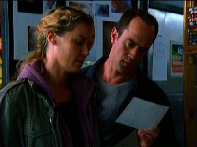 Detective Dani Beck (Connie Nielsen) et Elliot Stabler (Christopher Meloni) enquêtent