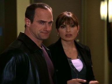 Elliot Stabler (Christopher Meloni)  et Olivia Benson (Mariska Hargitay)  lors d'une enquête